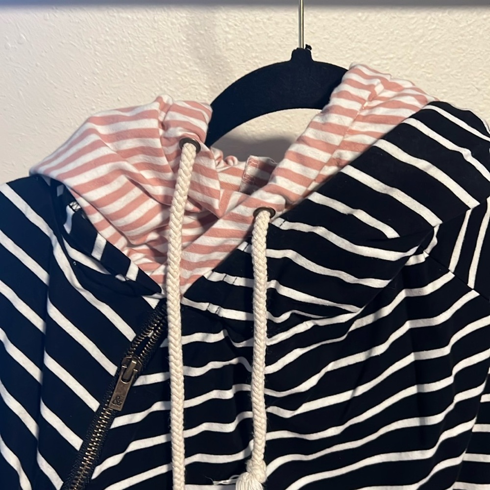 Ampersand Ave hoodie size large